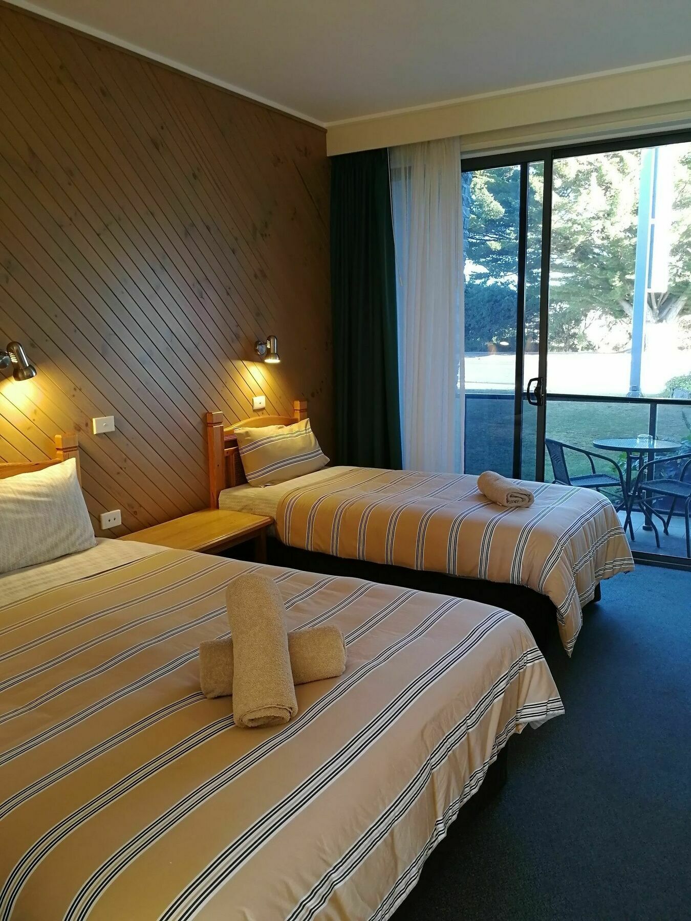 Banjo Paterson Motor Inn Lakes Entrance Extérieur photo